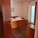 Apartment Raslina Apartman *