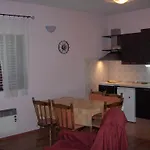 Apartment Raslina Apartman *