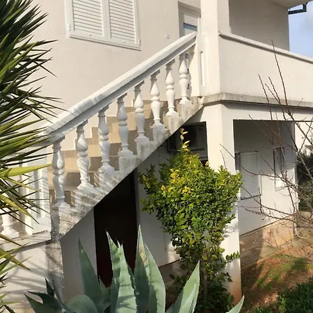 Apartment Raslina
