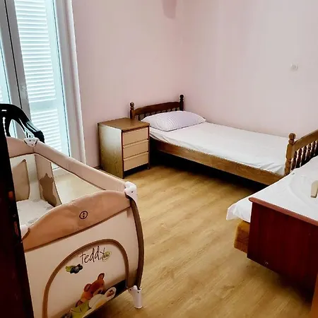 Apartment Raslina 아파트 *