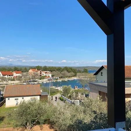 Apartment Raslina