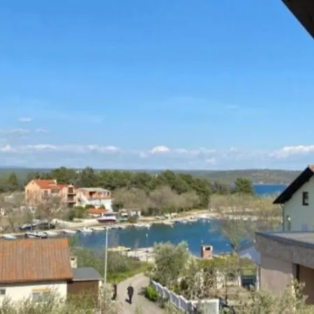 Apartment Raslina *