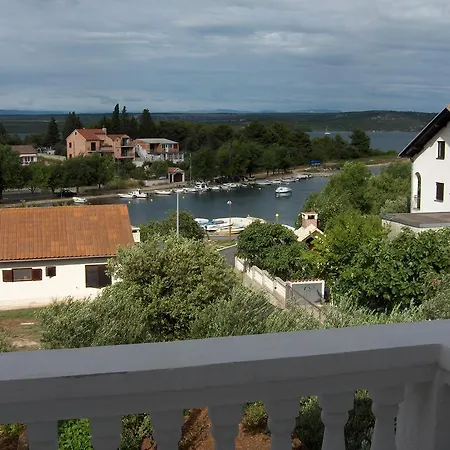 Apartment Raslina 아파트